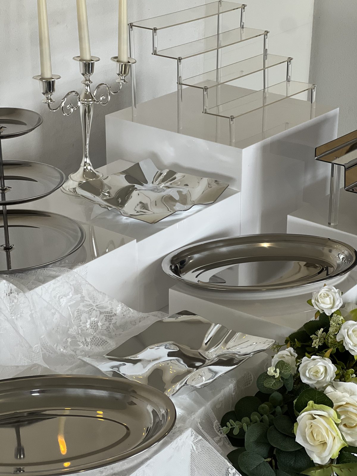 Plateaux inox, chandelier et présentoir plexiglas - Présentoir Buffet 31 Toulouse