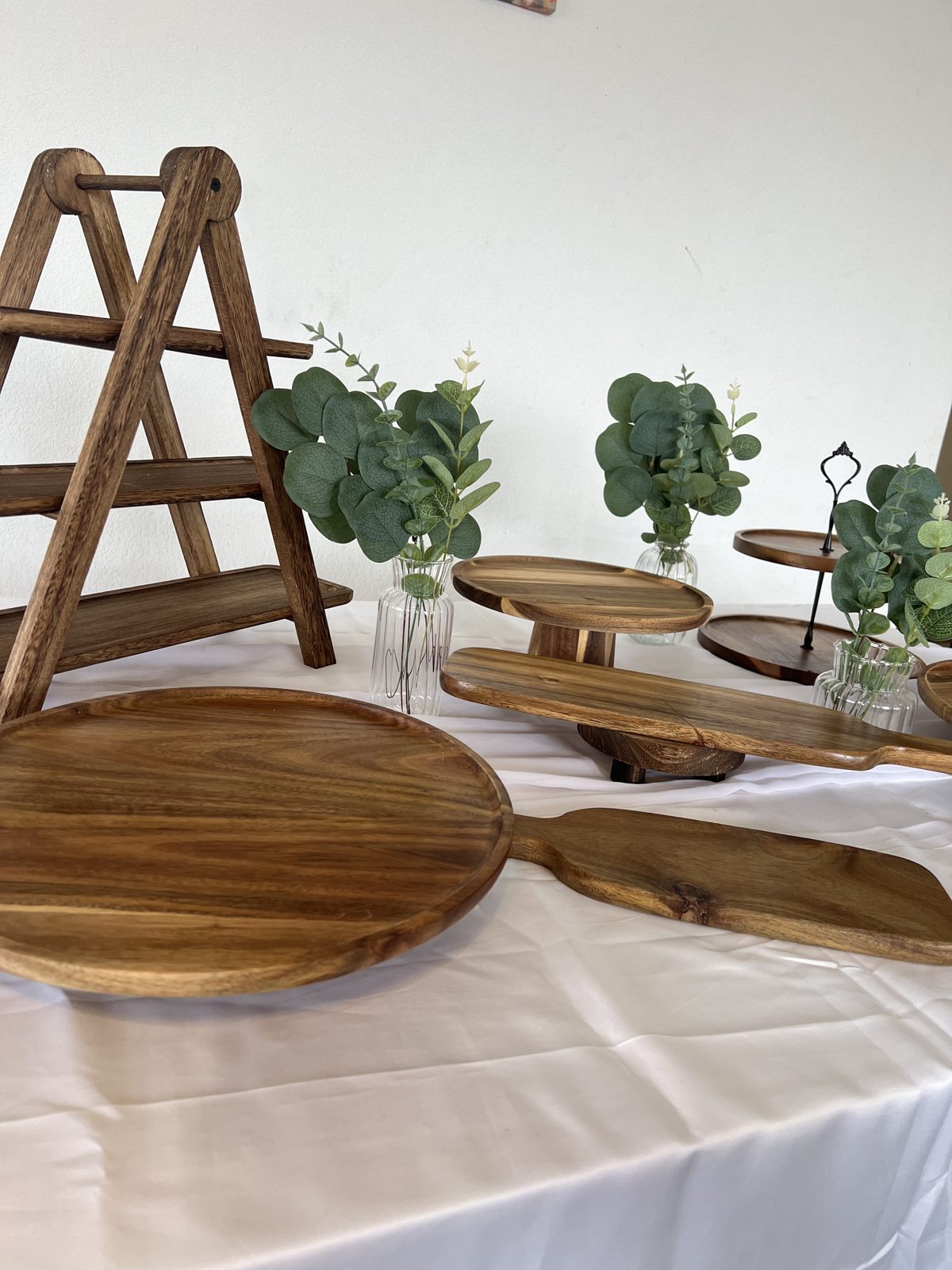 Univers bois naturel et eucalyptus - Présentoir Buffet 31 Toulouse